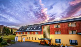 Hotel Neuhausen Ferienhotel Goldh&uuml;bel picture 1